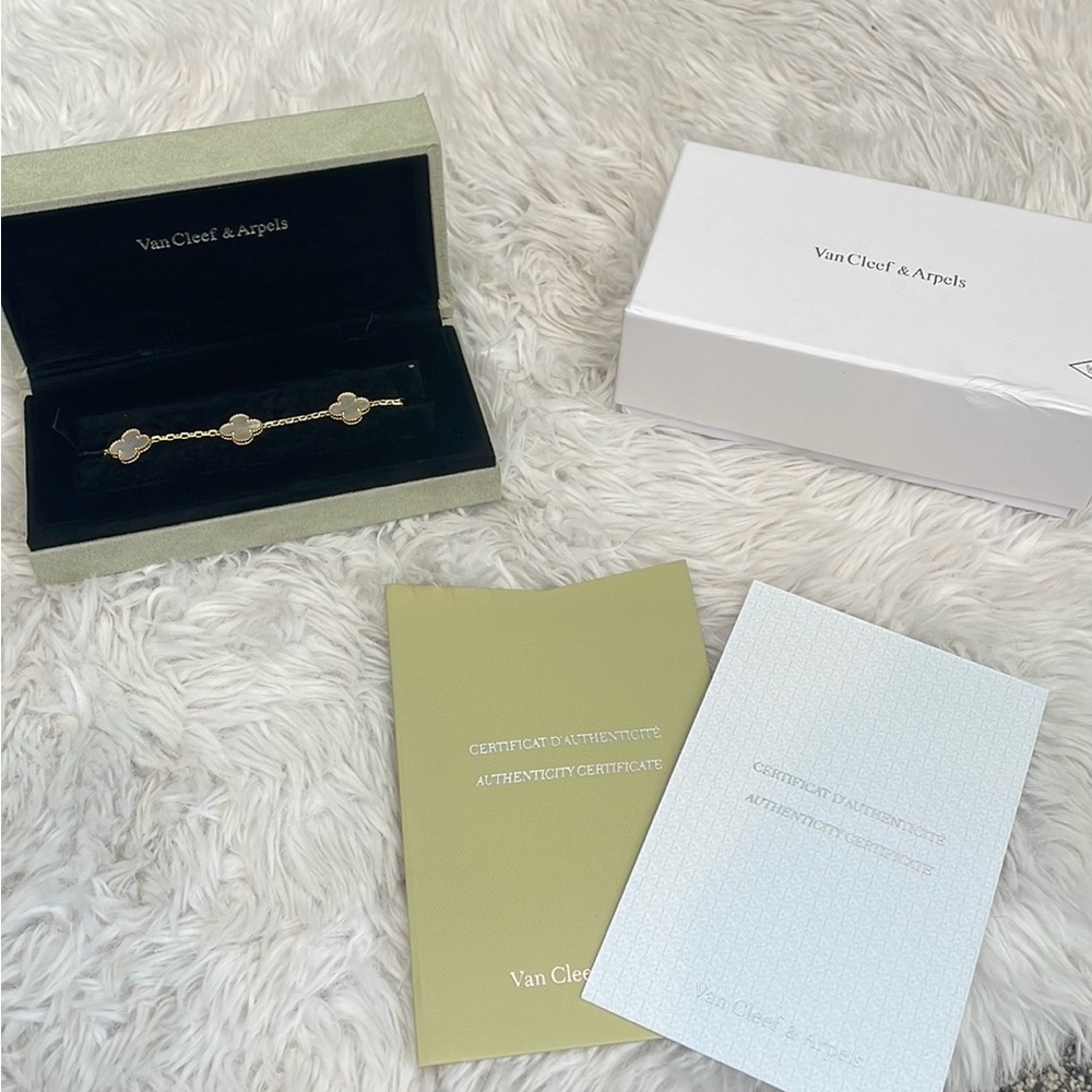 Van cleef & Arpels 5 motif Alhambra mother of pearl bracelet